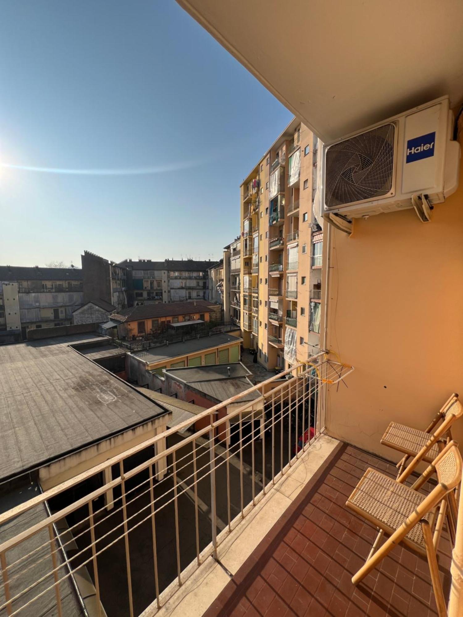 Room With Private Balcony On The Dora River Turin Ngoại thất bức ảnh